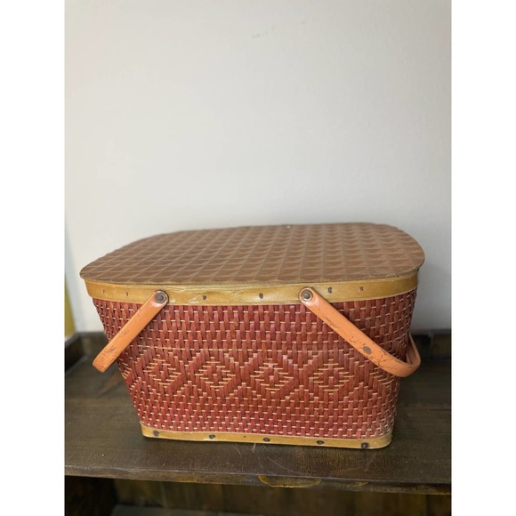 Vintage Redmon Wicker Picnic Basket - Beautiful Cranberry Red - Picture 3 of 11